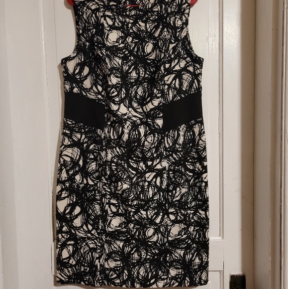 Perfect dress - Picture 1 of 5